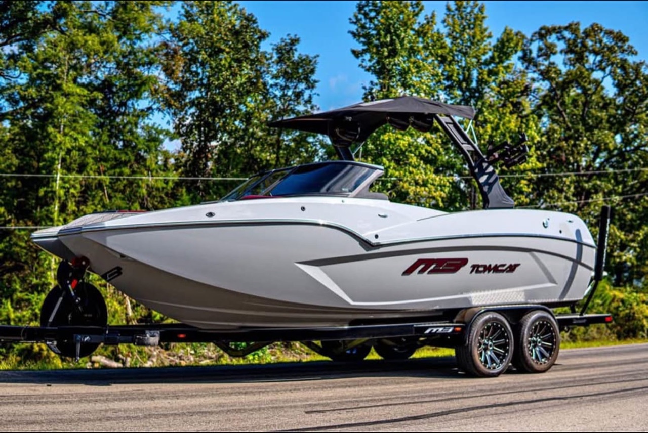 Wake Ventures MB F22 Tomcat wake boat